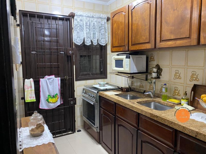 Casa com 3 quartos, 2 banheiros e 180m² à venda no bairro Centro, Rio Grande
