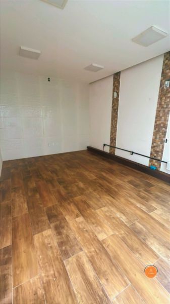 Sala com 3 quartos, 2 banheiros e 98m² à venda no bairro Centro, Pelotas