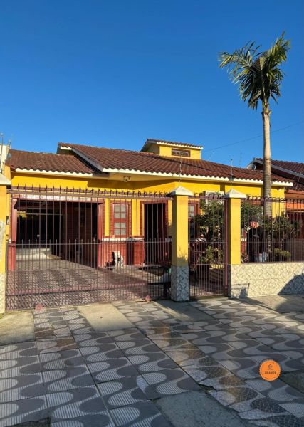 Casa com 3 quartos, 2 banheiros e 162m² à venda no bairro Areal, Pelotas