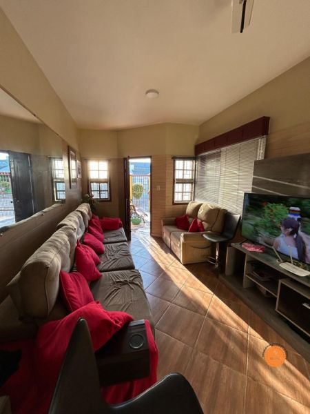 Casa com 3 quartos, 2 banheiros e 162m² à venda no bairro Areal, Pelotas