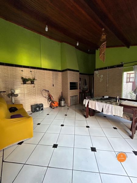Casa com 3 quartos, 2 banheiros e 162m² à venda no bairro Areal, Pelotas