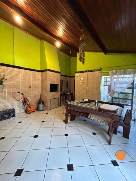 Casa com 3 quartos, 2 banheiros e 162m² à venda no bairro Areal, Pelotas