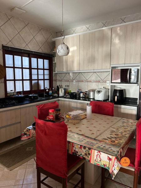 Casa com 3 quartos, 2 banheiros e 162m² à venda no bairro Areal, Pelotas