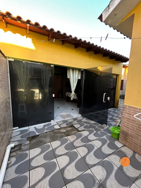 Casa com 3 quartos, 2 banheiros e 162m² à venda no bairro Areal, Pelotas