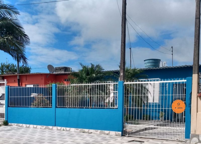 Casa com 2 quartos, 2 banheiros e 56m² à venda no bairro Areal, Pelotas
