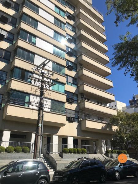 Apartamento com 3 quartos, 2 banheiros e 142m² à venda no bairro Centro, Pelotas