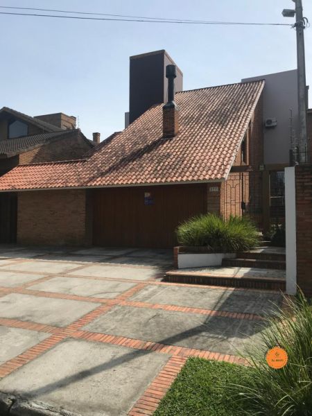 Casa com 3 quartos, 2 banheiros e 315m² à venda no bairro Areal, Pelotas