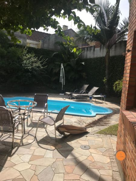 Casa com 3 quartos, 2 banheiros e 315m² à venda no bairro Areal, Pelotas