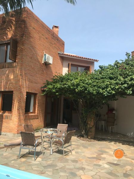 Casa com 3 quartos, 2 banheiros e 315m² à venda no bairro Areal, Pelotas