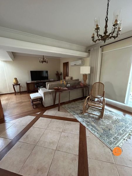 Casa com 4 quartos, 4 banheiros e 376m² à venda no bairro Laranjal, Pelotas