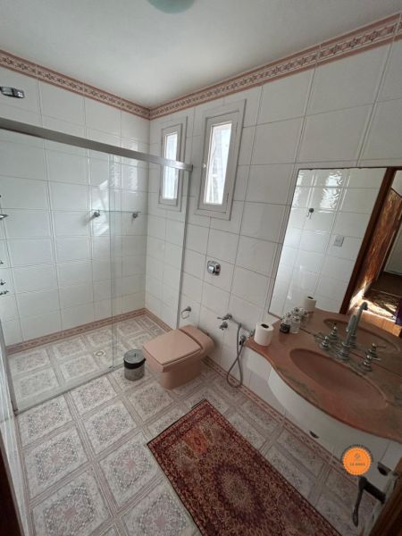 Casa com 4 quartos, 4 banheiros e 376m² à venda no bairro Laranjal, Pelotas