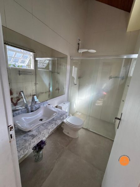 Casa com 4 quartos, 4 banheiros e 376m² à venda no bairro Laranjal, Pelotas