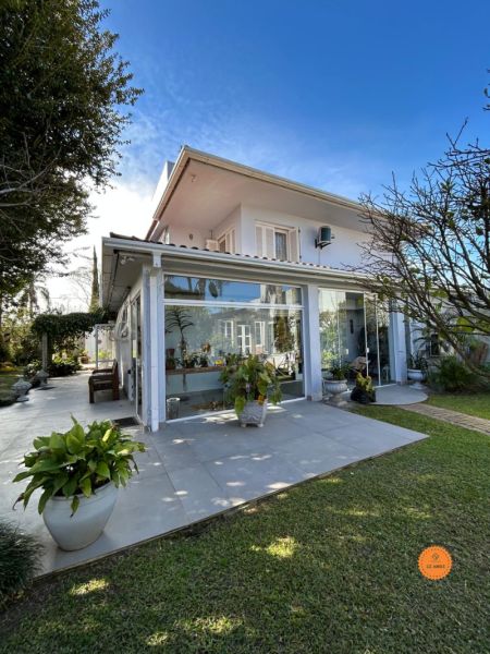 Casa com 4 quartos, 4 banheiros e 376m² à venda no bairro Laranjal, Pelotas