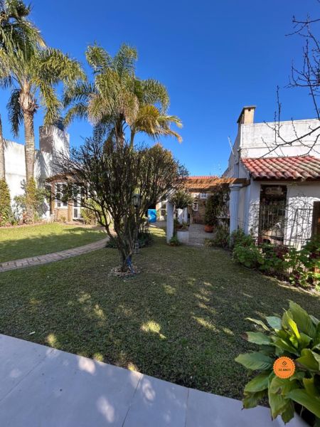 Casa com 4 quartos, 4 banheiros e 376m² à venda no bairro Laranjal, Pelotas