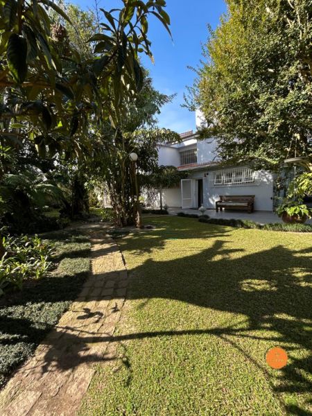 Casa com 4 quartos, 4 banheiros e 376m² à venda no bairro Laranjal, Pelotas