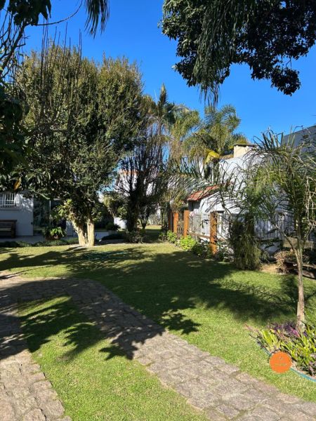 Casa com 4 quartos, 4 banheiros e 376m² à venda no bairro Laranjal, Pelotas