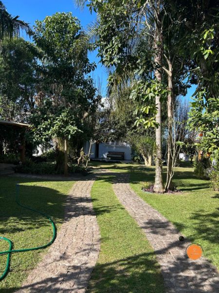 Casa com 4 quartos, 4 banheiros e 376m² à venda no bairro Laranjal, Pelotas
