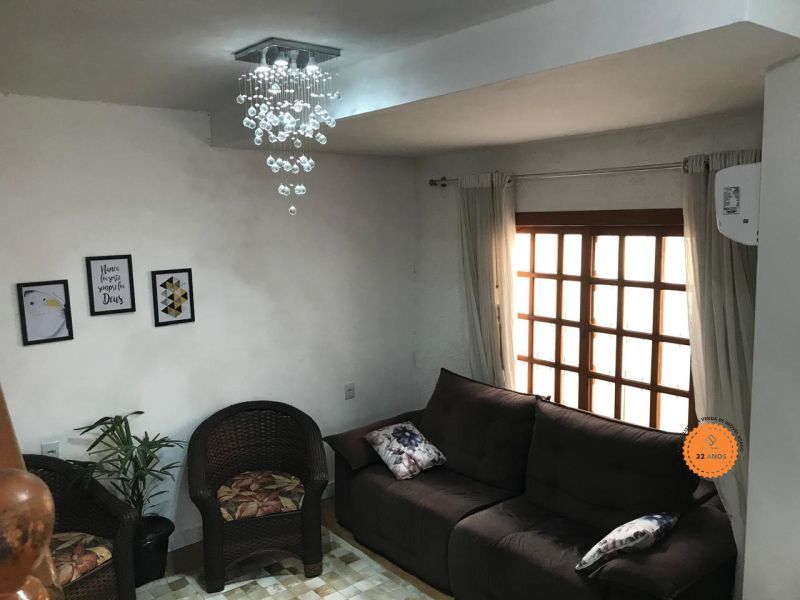 Casa com 3 quartos, 2 banheiros e 180m² à venda no bairro Areal, Pelotas