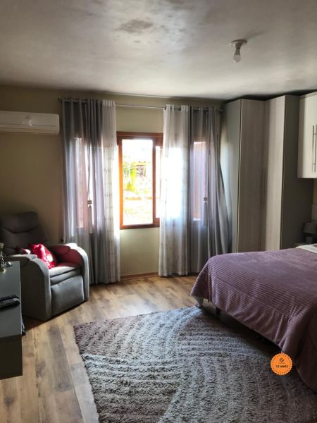 Casa com 3 quartos, 2 banheiros e 180m² à venda no bairro Areal, Pelotas