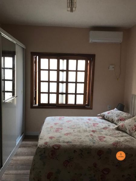 Casa com 3 quartos, 2 banheiros e 180m² à venda no bairro Areal, Pelotas