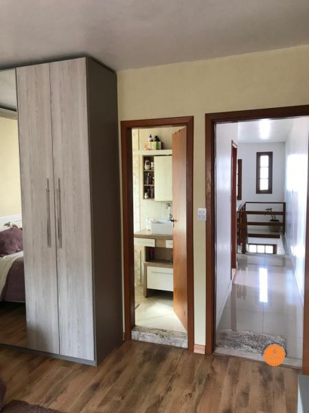 Casa com 3 quartos, 2 banheiros e 180m² à venda no bairro Areal, Pelotas