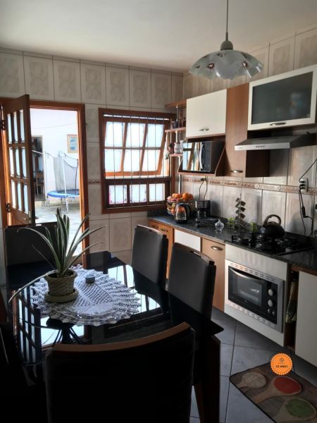 Casa com 3 quartos, 2 banheiros e 180m² à venda no bairro Areal, Pelotas