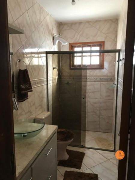 Casa com 3 quartos, 2 banheiros e 180m² à venda no bairro Areal, Pelotas