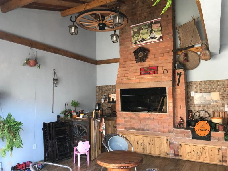 Casa com 3 quartos, 2 banheiros e 180m² à venda no bairro Areal, Pelotas