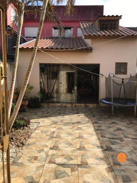 Casa com 3 quartos, 2 banheiros e 180m² à venda no bairro Areal, Pelotas