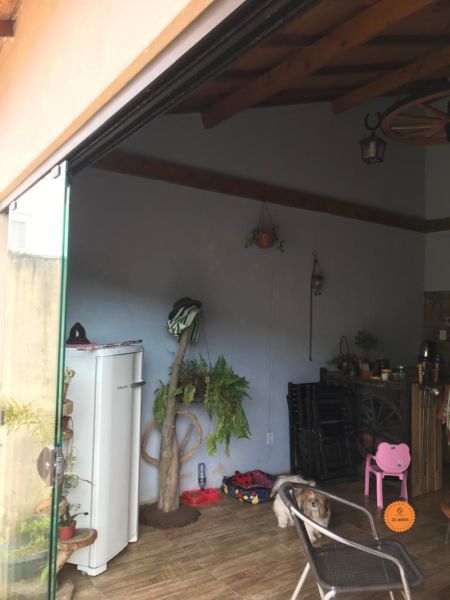 Casa com 3 quartos, 2 banheiros e 180m² à venda no bairro Areal, Pelotas