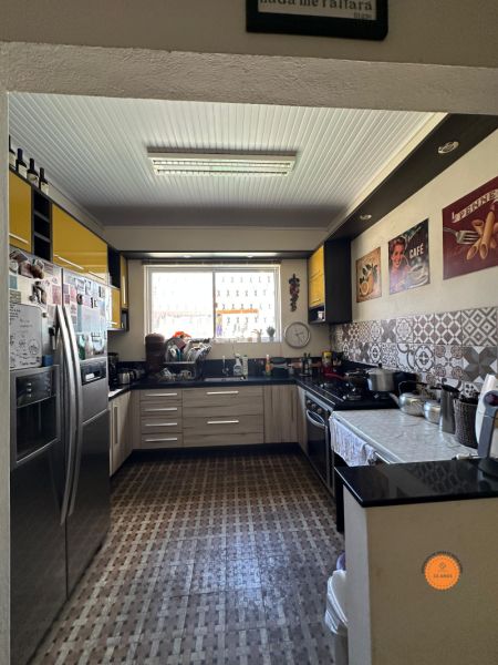 Casa com 3 quartos, 3 banheiros e 175m² à venda no bairro Centro, Pelotas