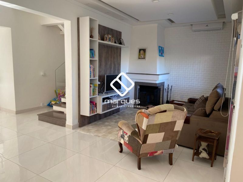 Casa com 3 quartos, 1 banheiro e 223m² à venda no bairro Laranjal, Pelotas