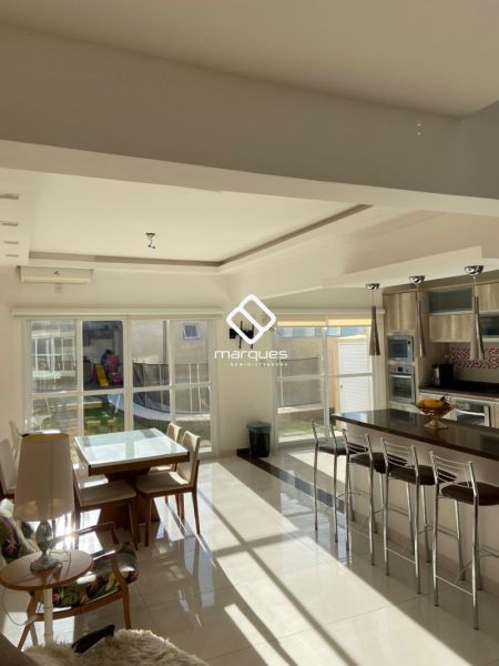 Casa com 3 quartos, 1 banheiro e 223m² à venda no bairro Laranjal, Pelotas