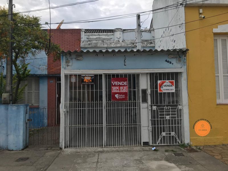 Casa com 2 quartos, 1 banheiro e 77m² à venda no bairro Centro, Pelotas