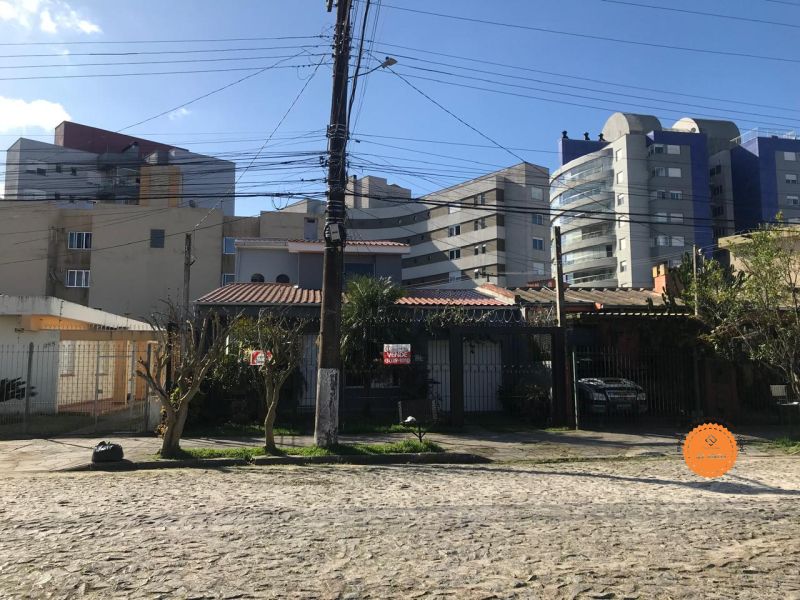 Casa com 5 quartos, 2 banheiros e 281m² à venda no bairro Centro, Pelotas