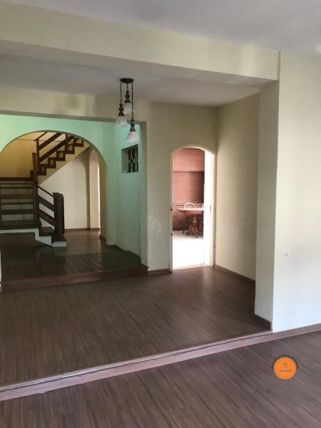 Casa com 5 quartos, 2 banheiros e 281m² à venda no bairro Centro, Pelotas