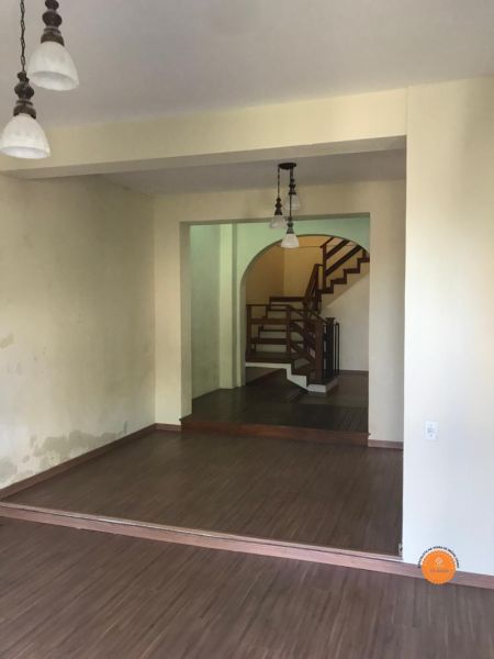 Casa com 5 quartos, 2 banheiros e 281m² à venda no bairro Centro, Pelotas