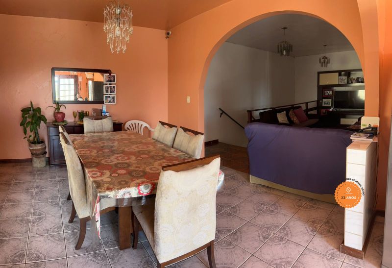 Casa com 3 quartos, 4 banheiros e 244m² à venda no bairro Fragata, Pelotas