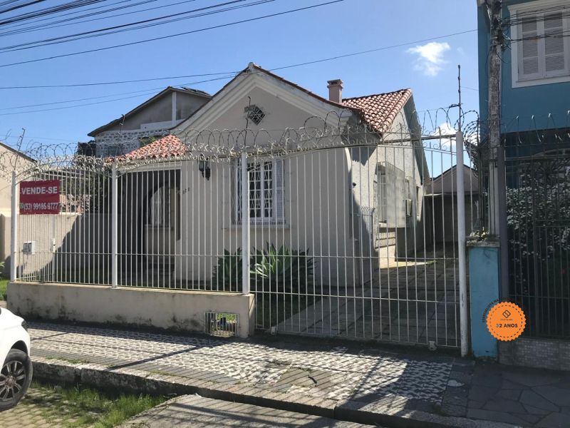 Casa com 4 quartos, 2 banheiros e 175m² à venda no bairro Centro, Pelotas
