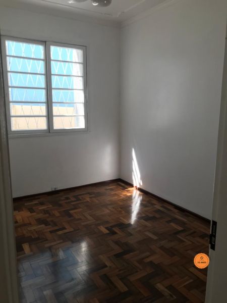 Casa com 4 quartos, 2 banheiros e 175m² à venda no bairro Centro, Pelotas