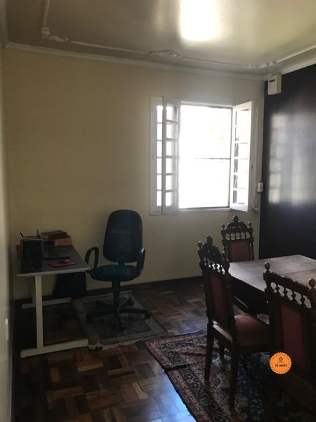 Casa com 4 quartos, 2 banheiros e 175m² à venda no bairro Centro, Pelotas