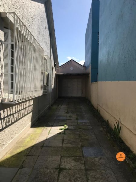 Casa com 4 quartos, 2 banheiros e 175m² à venda no bairro Centro, Pelotas