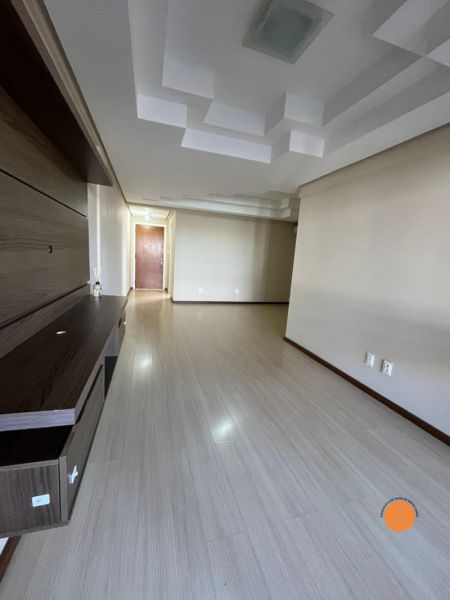 Apartamento com 3 quartos, 2 banheiros e 131m² à venda no bairro Centro, Pelotas