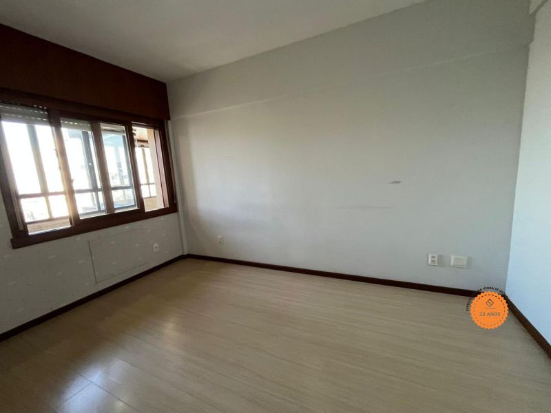 Apartamento com 3 quartos, 2 banheiros e 131m² à venda no bairro Centro, Pelotas