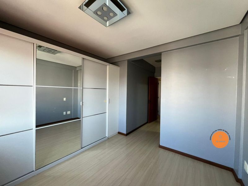 Apartamento com 3 quartos, 2 banheiros e 131m² à venda no bairro Centro, Pelotas