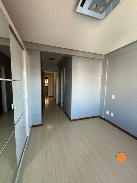 Apartamento com 3 quartos, 2 banheiros e 131m² à venda no bairro Centro, Pelotas