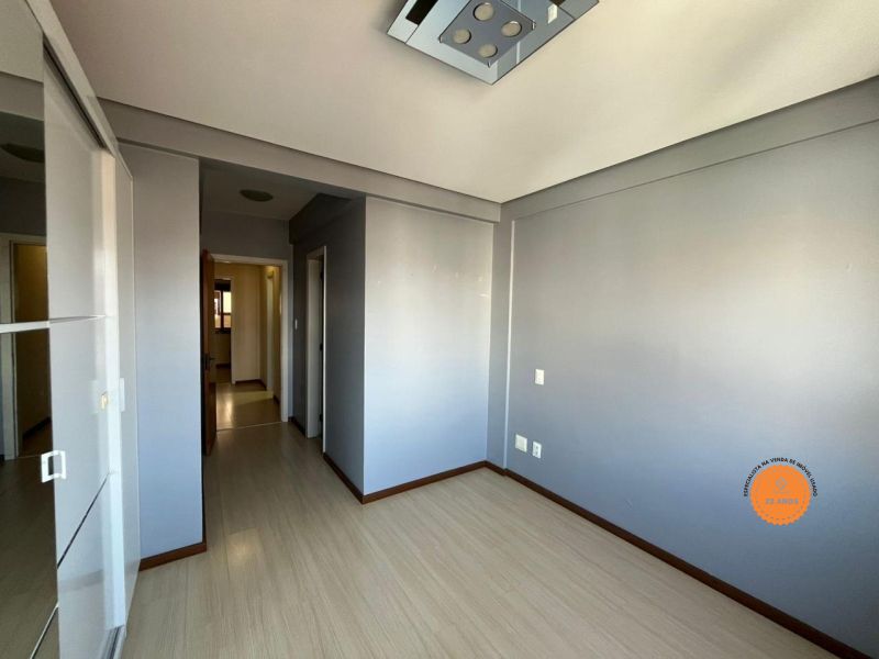 Apartamento com 3 quartos, 2 banheiros e 131m² à venda no bairro Centro, Pelotas