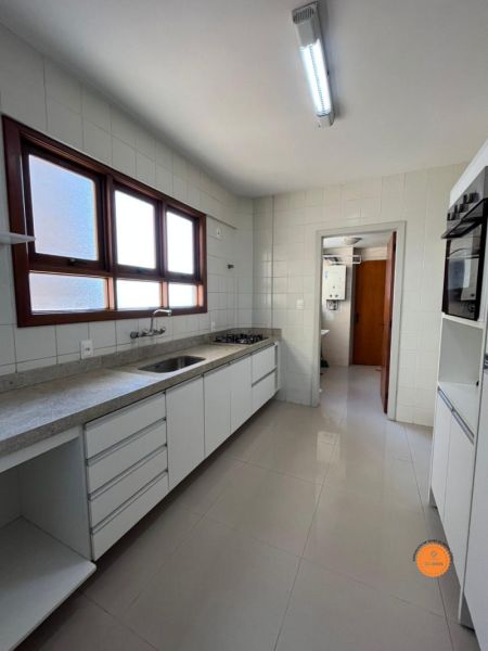 Apartamento com 3 quartos, 2 banheiros e 131m² à venda no bairro Centro, Pelotas