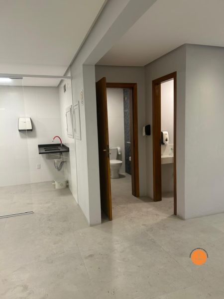 Prédio Comercial com 2 quartos, 3 banheiros e 364m² à venda no bairro Centro, Pelotas