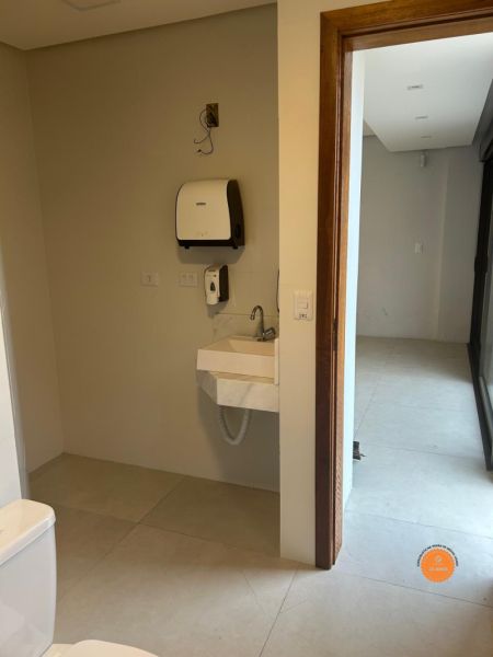 Prédio Comercial com 2 quartos, 3 banheiros e 364m² à venda no bairro Centro, Pelotas